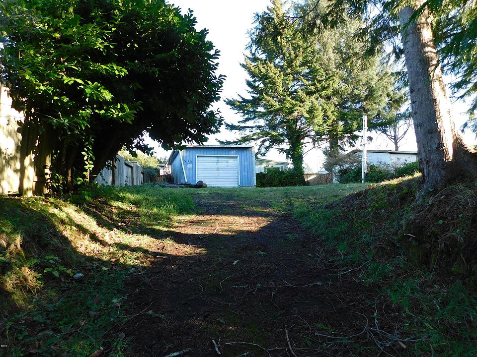 1st image of 935 SW Canyon Dr