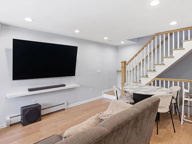 38 Woodcliff Ave — Photo 3