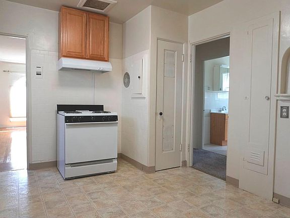2nd image of 1081 S Almaden Ave