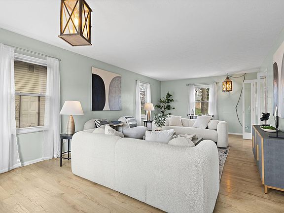 3rd image of 309 Broken Arrow Rd