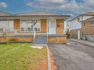 3274 Clara Dr, Mississauga, ON L4T2C7