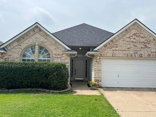 9090 Saranac Trl, Fort Worth, TX 76118