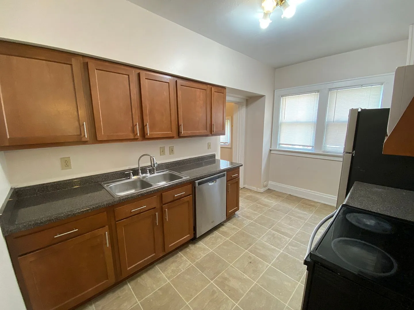 E 18th Ave 323-325 CR — Photo 4