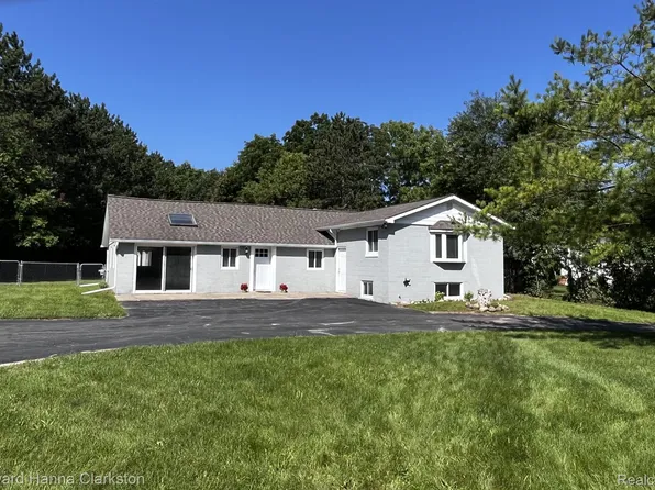 476 Crediton St, Lake Orion, MI 48362