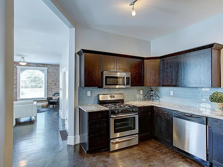 504 W 8the Ave — Photo 17