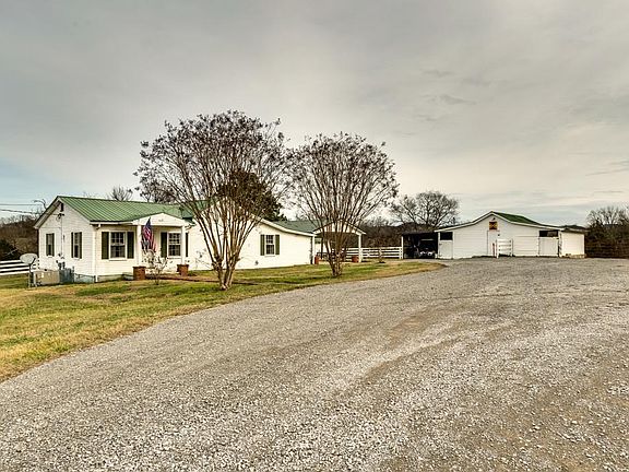 3rd image of 1513 Cornersville Hwy