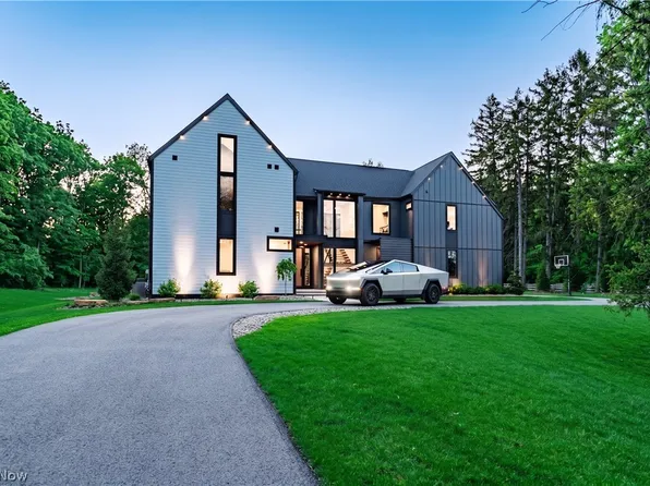 4320 Lander Rd, Chagrin Falls, OH 44022