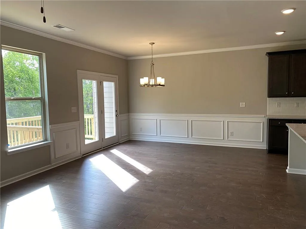 3 bed, 2.5 bath, 1958 sqft, $2,600 — Photo 4