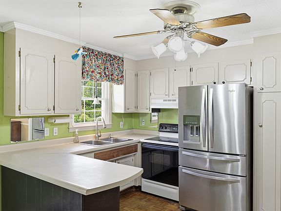 4th image of 209 Woodberry Cir