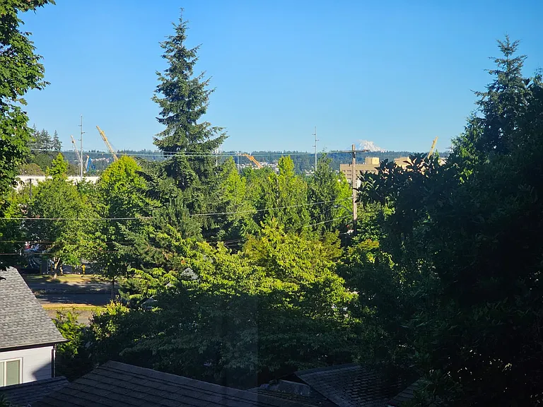 110 S Cambrian Ave — Photo 3