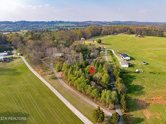 3rd image of 135 Weaver Rd