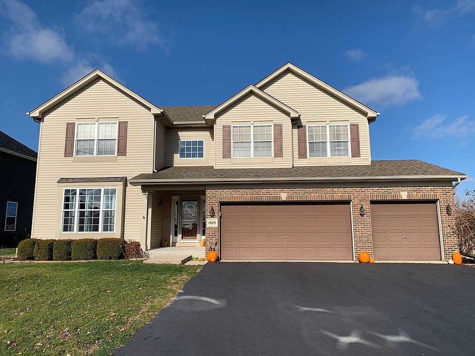 1st image of 1923 Carlton Dr