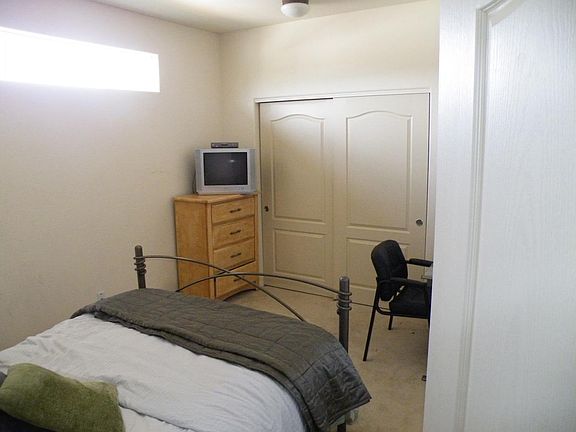 Upstairs bedroom (2 qty)