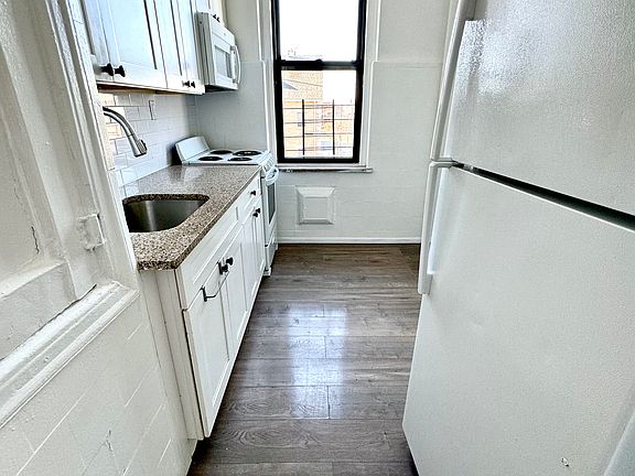3rd image of 120-10 Rockaway Beach Blvd #4C