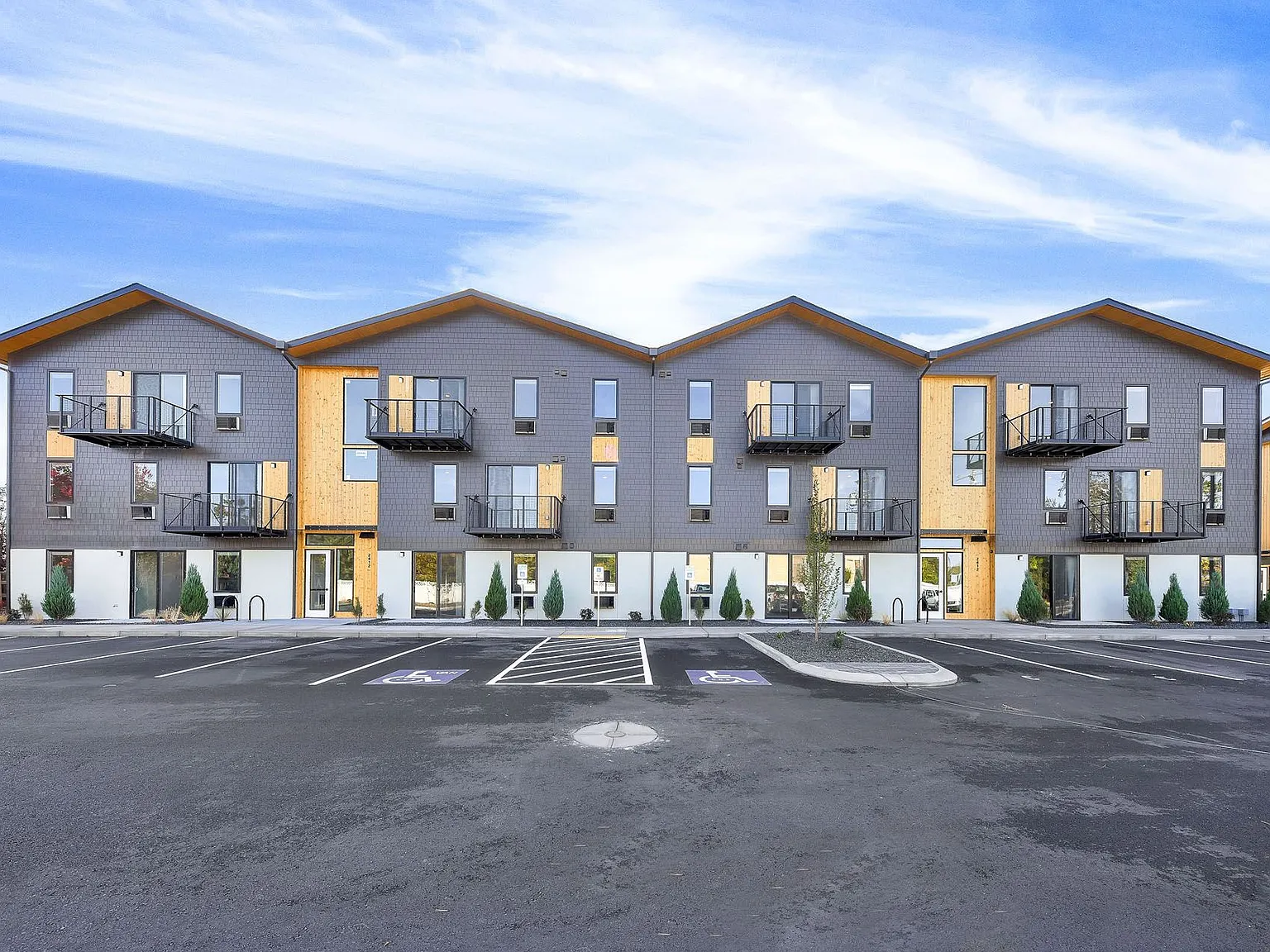 Veazey Park Apartments — Photo 2