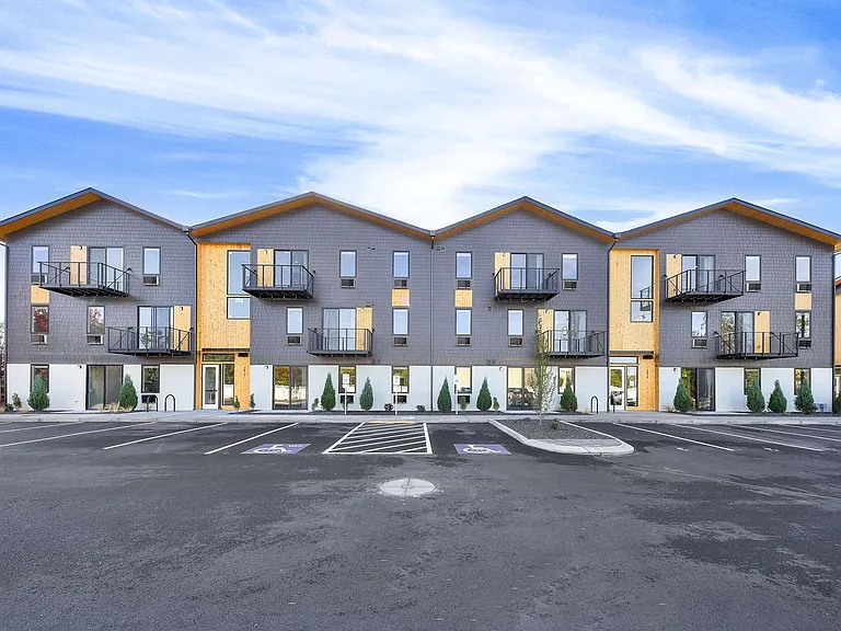 Veazey Park Apartments — Photo 2