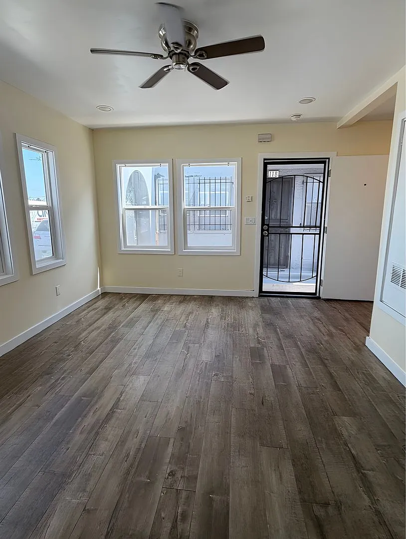 118 W Manchester Ave — Photo 2