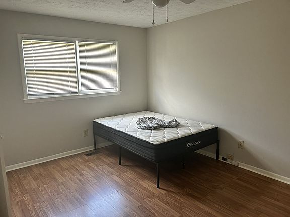 4th image of 1202 E 9th St