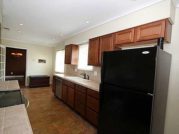 4th image of 1052 Wollenhaupt Dr