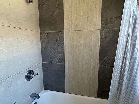 5th image of 1154 1/4 N Orange Grove Ave
