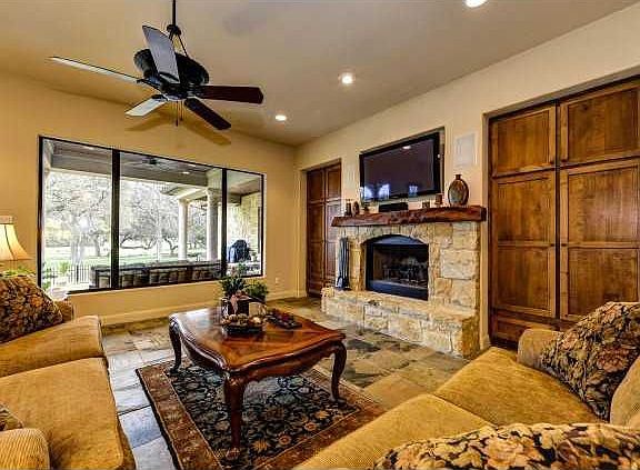 3rd image of 10 Dashwood Ct