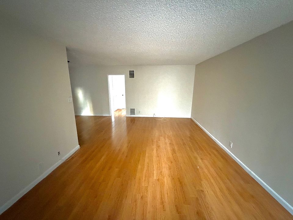 1st image of 119 W Randolph St #11526965