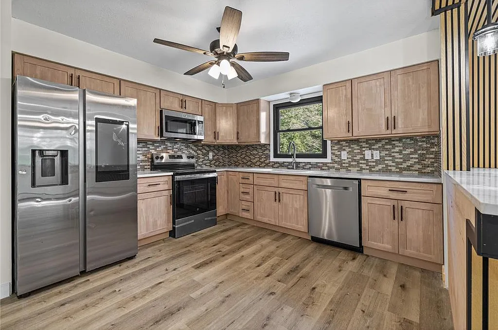 4 bed, 2029 sqft, $3,250 — Photo 4
