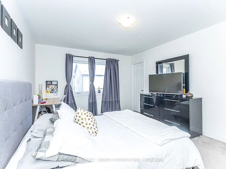 130 Ice Palace Cres — Photo 41