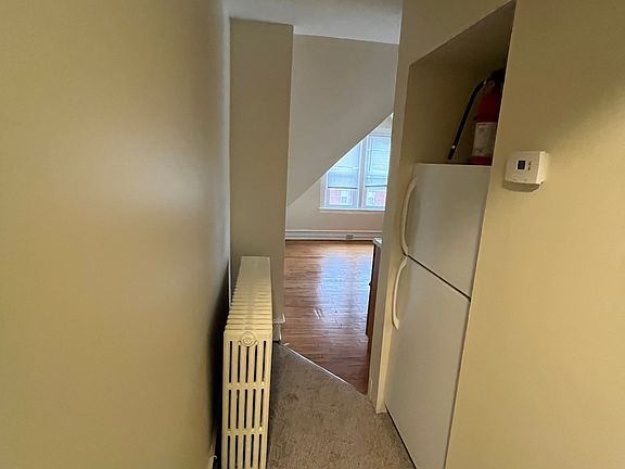 2nd image of 705 Market St APT 3