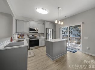 11719 Woodmere Trace Dr, Charlotte, NC 28277