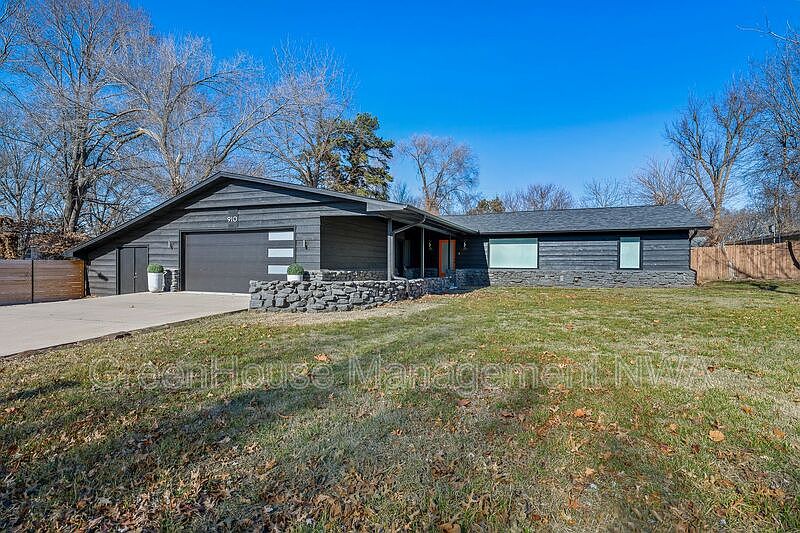 910 NW 8th St, Bentonville, AR 72712 Zillow
