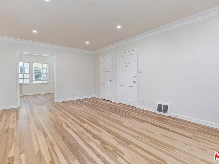 405 1/2 Shirley Pl — Photo 8