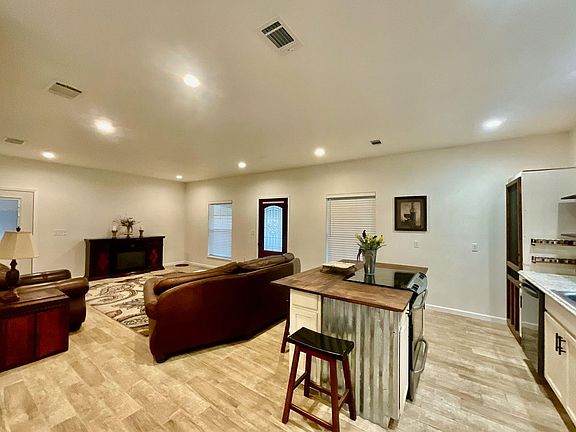 4th image of 544 Keathley Rd