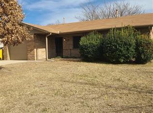 1906 Floral Dr, Gainesville, TX 76240