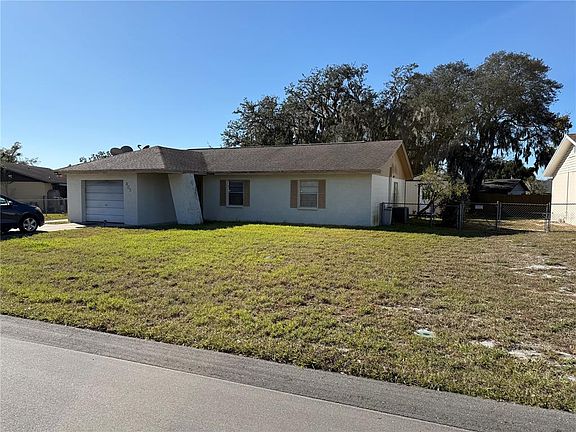 3rd image of 405 Hickory Ln