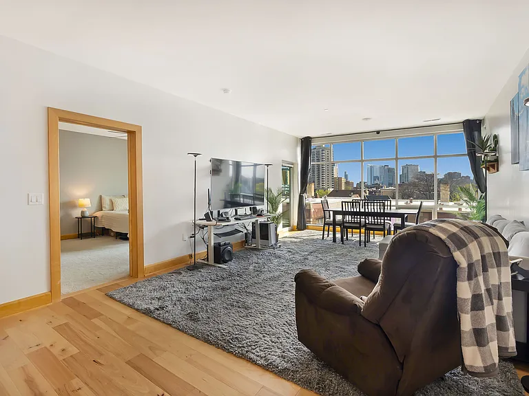 1550 E Royall Pl #403 — Photo 2