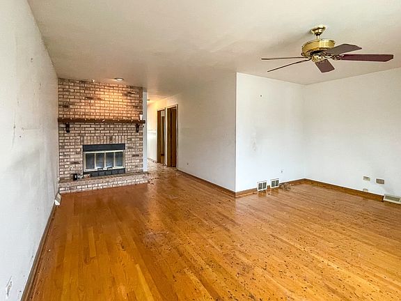3rd image of 5712 N Avondale Ave