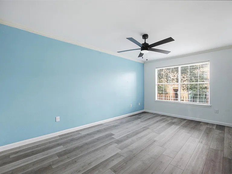 501 W 26th St #108 — Photo 22