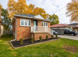 1093 Ogden Ave, Mississauga, ON L5E2G7