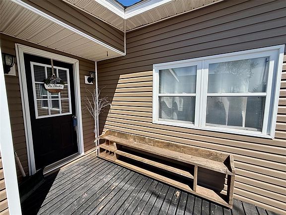 3rd image of 15 ROBINSON Avenue