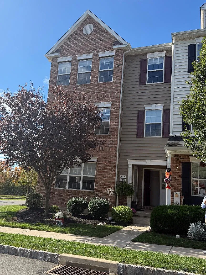 3 bed, 2.5 bath, 1736 sqft, $2,900 — Photo 1