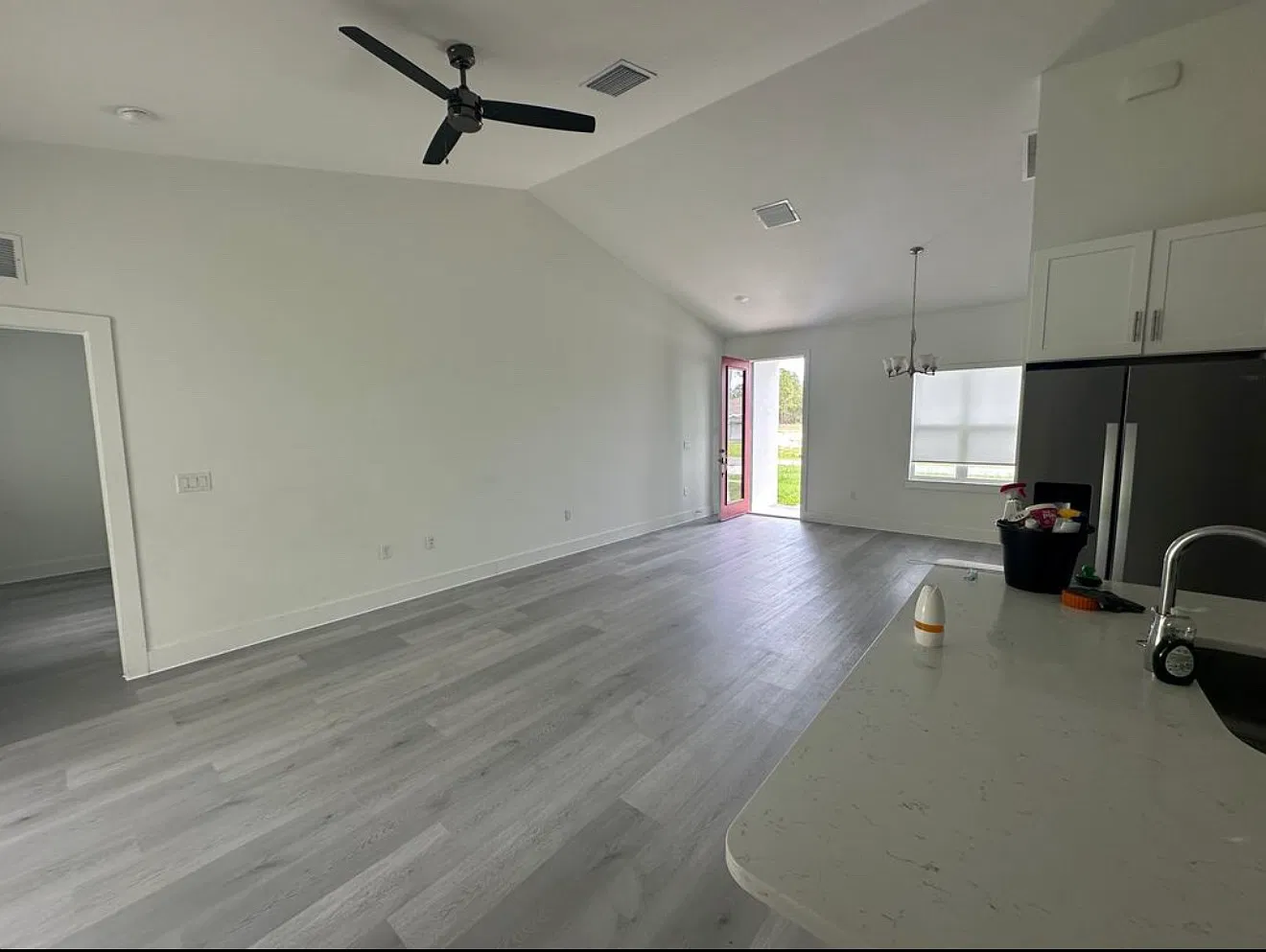 4 bed, 1641 sqft, $2,000 — Photo 2