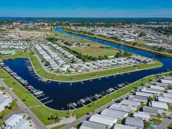 813 S Green Cir, Venice, FL 34285