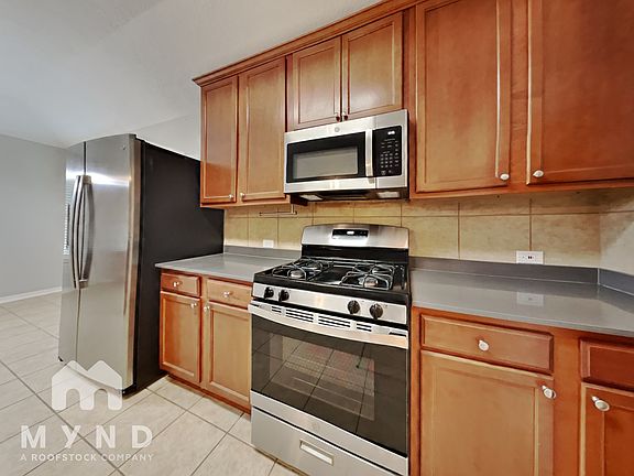 5th image of 7014 Crescent Moon Dr