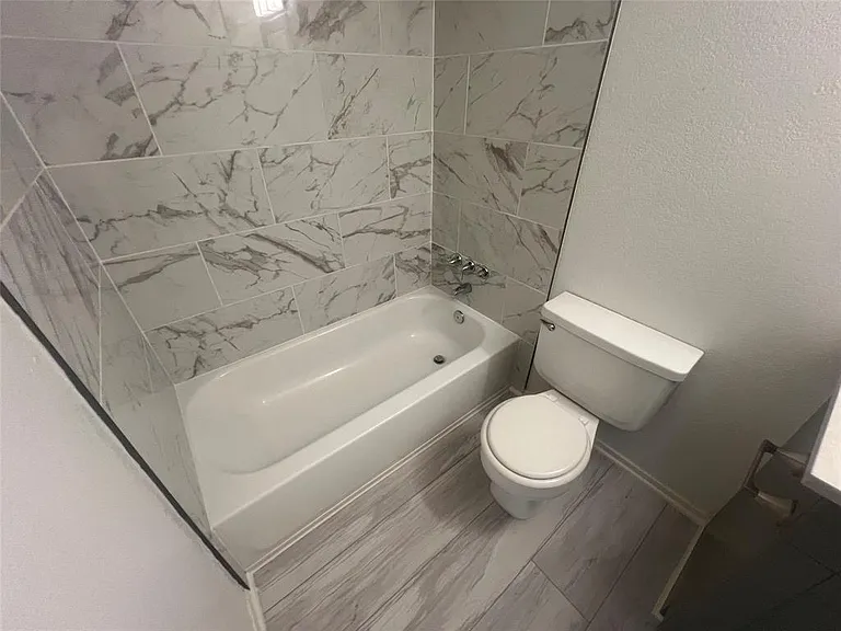 807 Lloyd Ln — Photo 8