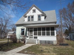 318 E 3rd St, Momence, IL 60954