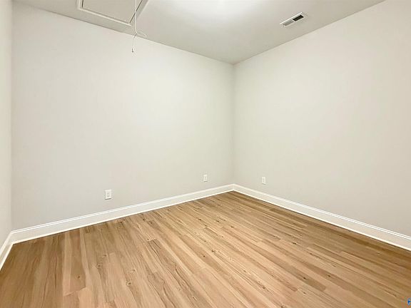 4th image of 409 Ronnie Dr SE