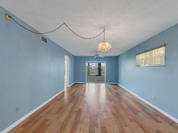 3rd image of 356 Grove Isle Circle