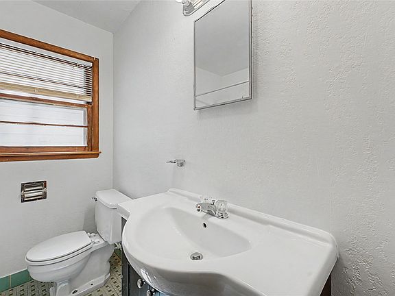 3rd image of 1421 E 50th St S