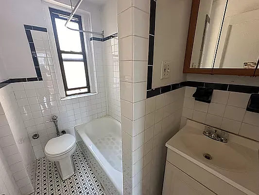 Rented by Voro Purple LLC | media 9